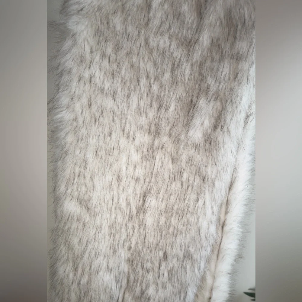 Luxurious Ivory Gray Faux Fur Vest Wrap Plush Cozy Layering Piece | OS | NWOT